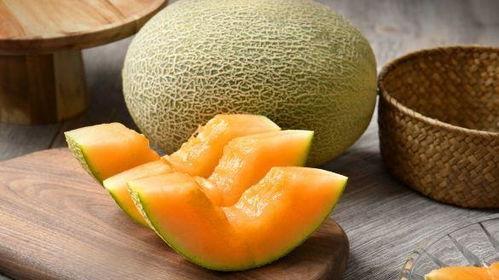 哈密姑娘吃哈密瓜视频,瓜乡风情，瓜果飘香