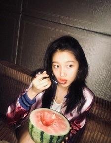 美女吃瓜视频教学图片,解锁夏日消暑新姿势