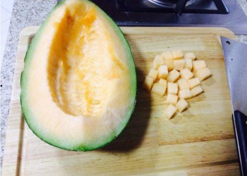 切哈密瓜老鼠可以吃吗视频,真相与营养分析