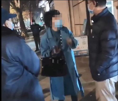 西安女子多人吃瓜事件视频,街头热议一幕引网友热议