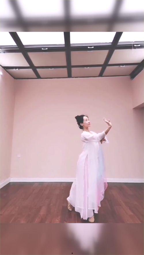 带你吃瓜舞蹈化妆视频,带你领略“带你吃瓜”舞蹈妆容魅力瞬间