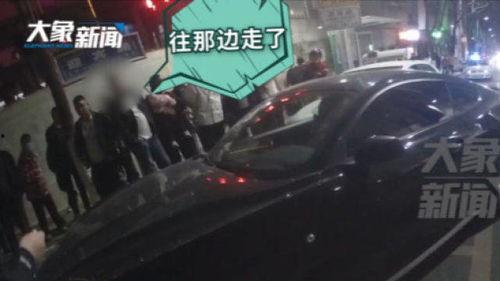 撞车吃瓜被撞视频大全下载,惊心动魄瞬间回顾